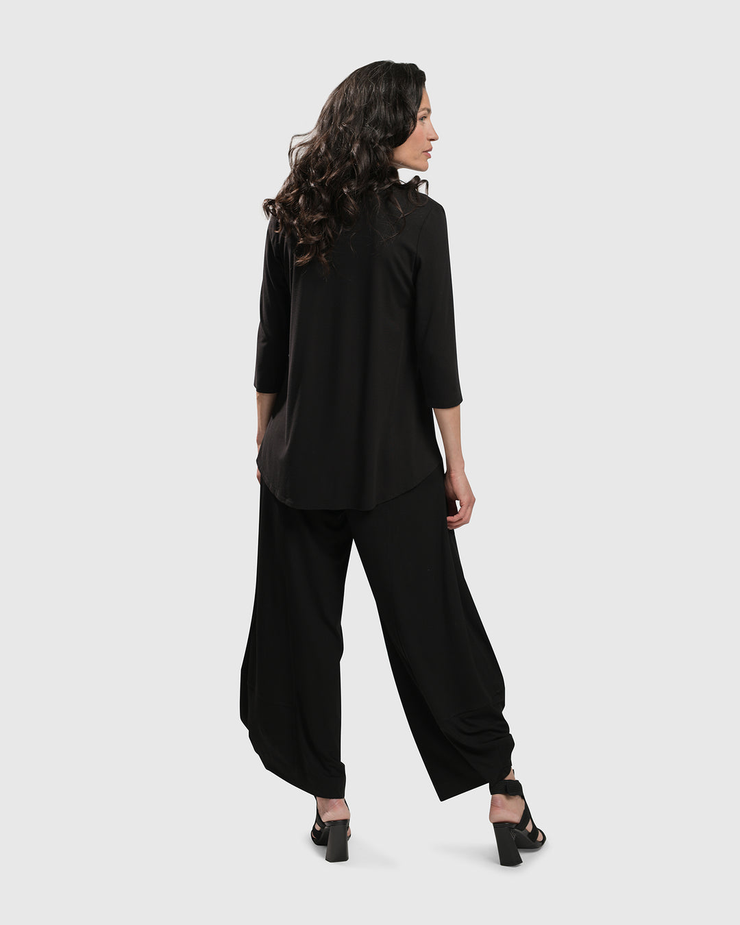 Essential V-neck Top, Black