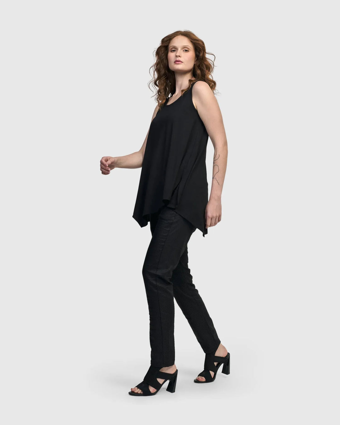 Essential Point Hem Tank Top, Black