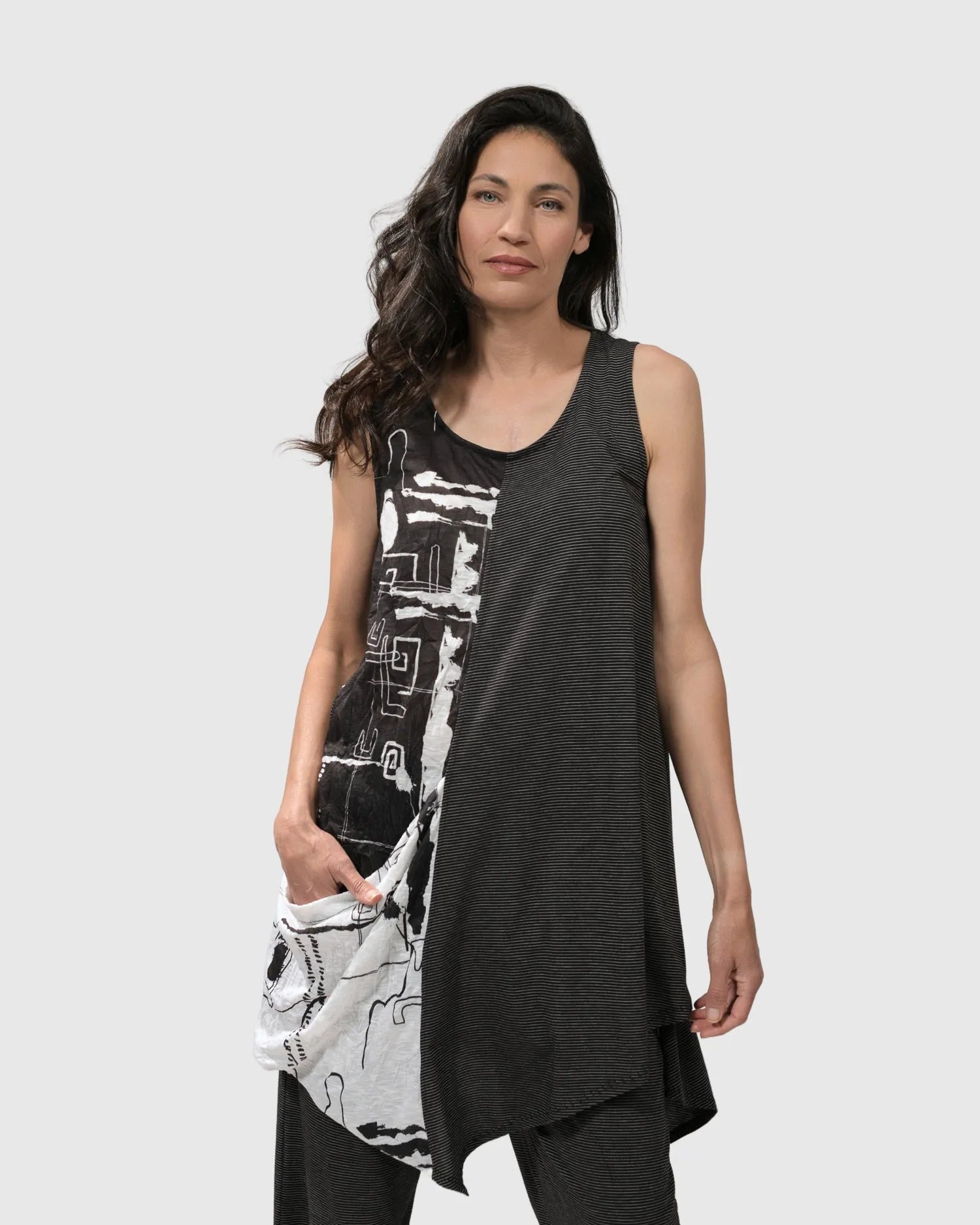 THE GOOD LIFE SLEEVELESS TUNIC, SCRIPT – Alembika U.S.
