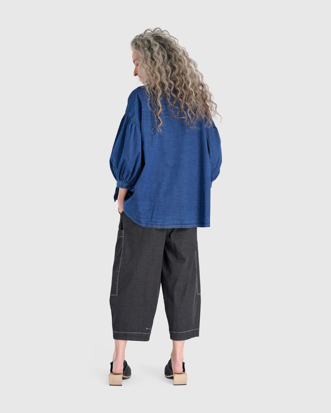 Bold Barrel Capri Pants, Jet Denim