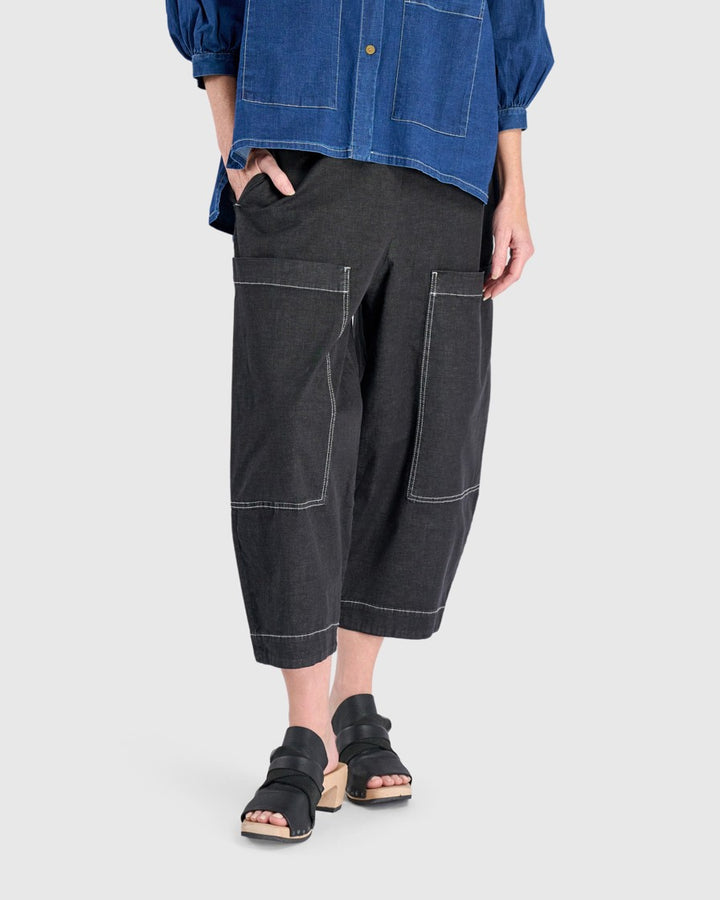 Bold Barrel Capri Pants, Jet Denim