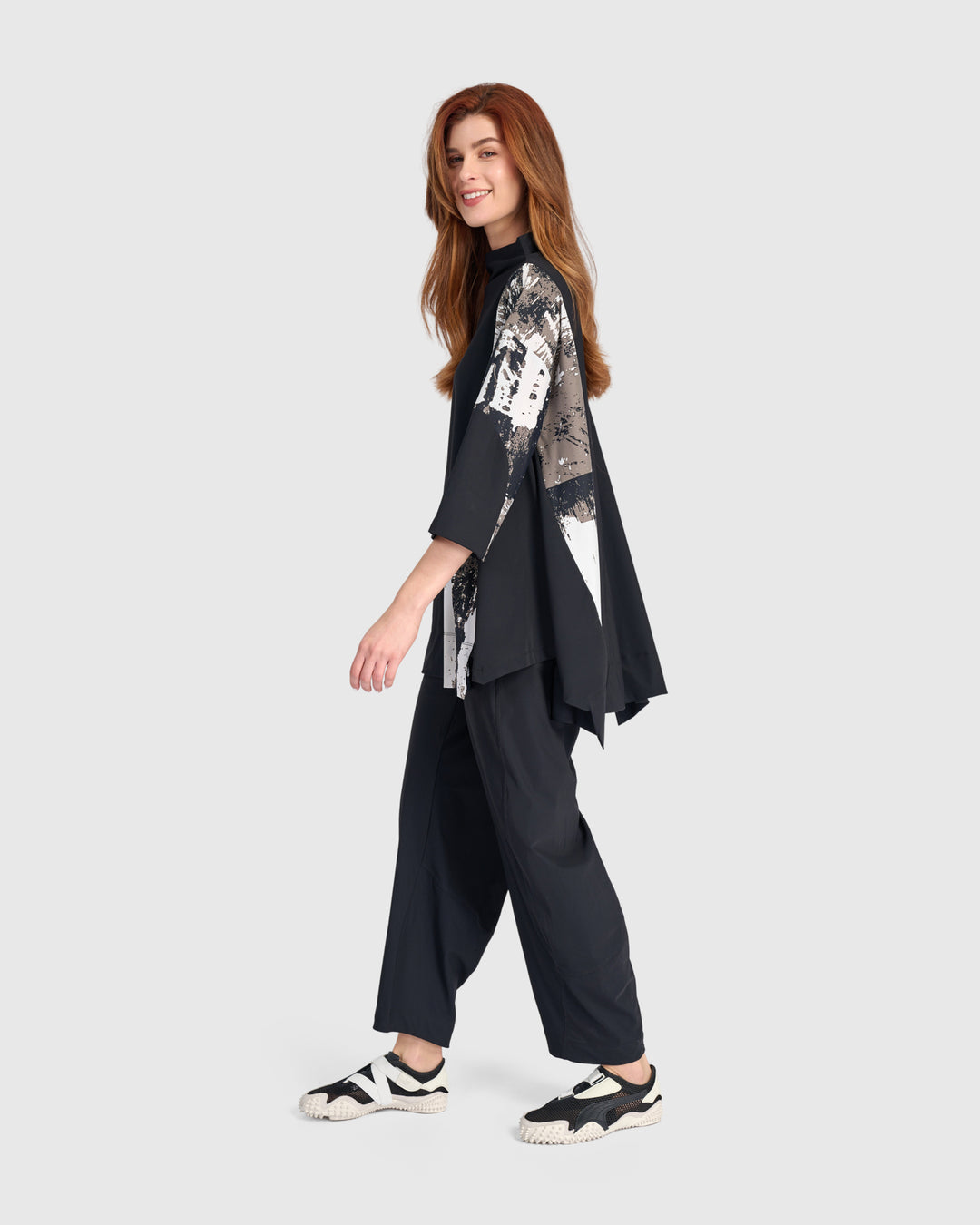 Tekbika Oversized Trapeze Top, Black Graphic