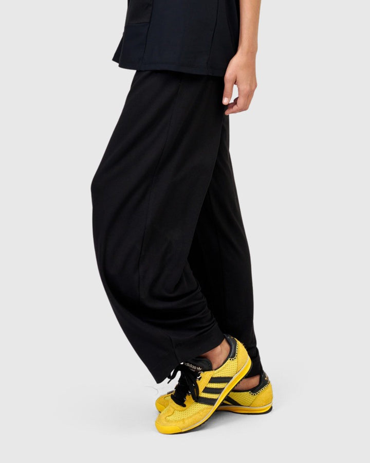 Essential Flow Pants, Black