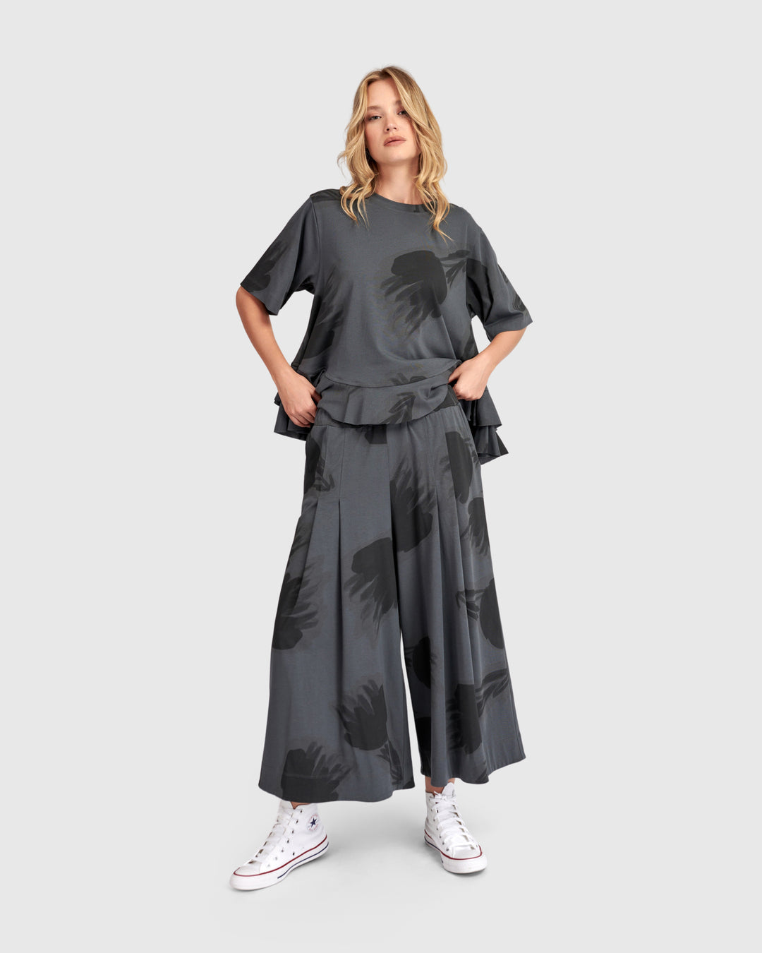Urban Fleeting Ruffle Tee, Fog
