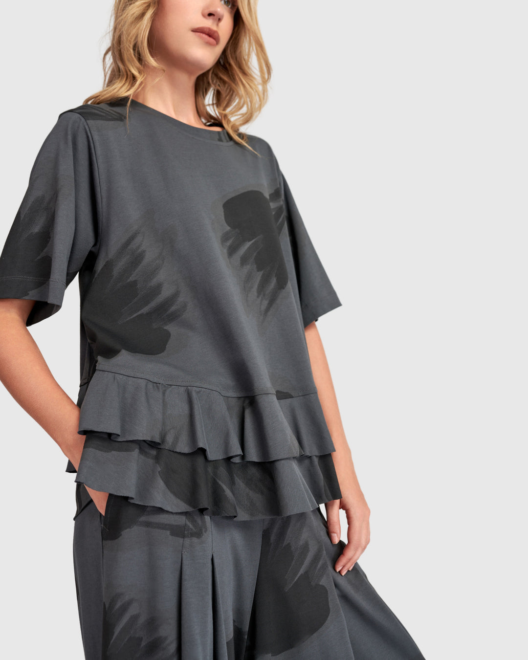 Urban Fleeting Ruffle Tee, Fog