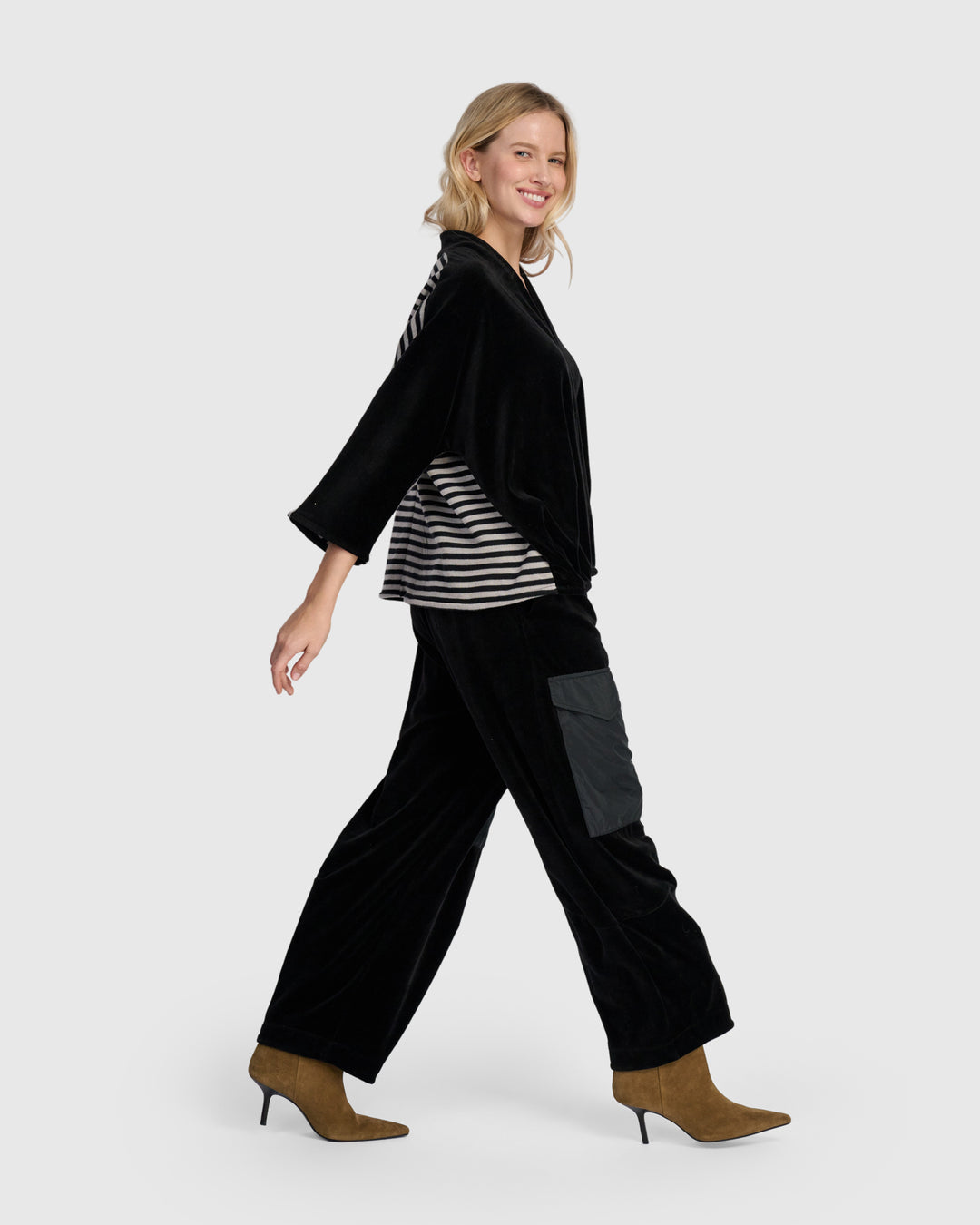 Urban Velvet Vav Top, Black Mix