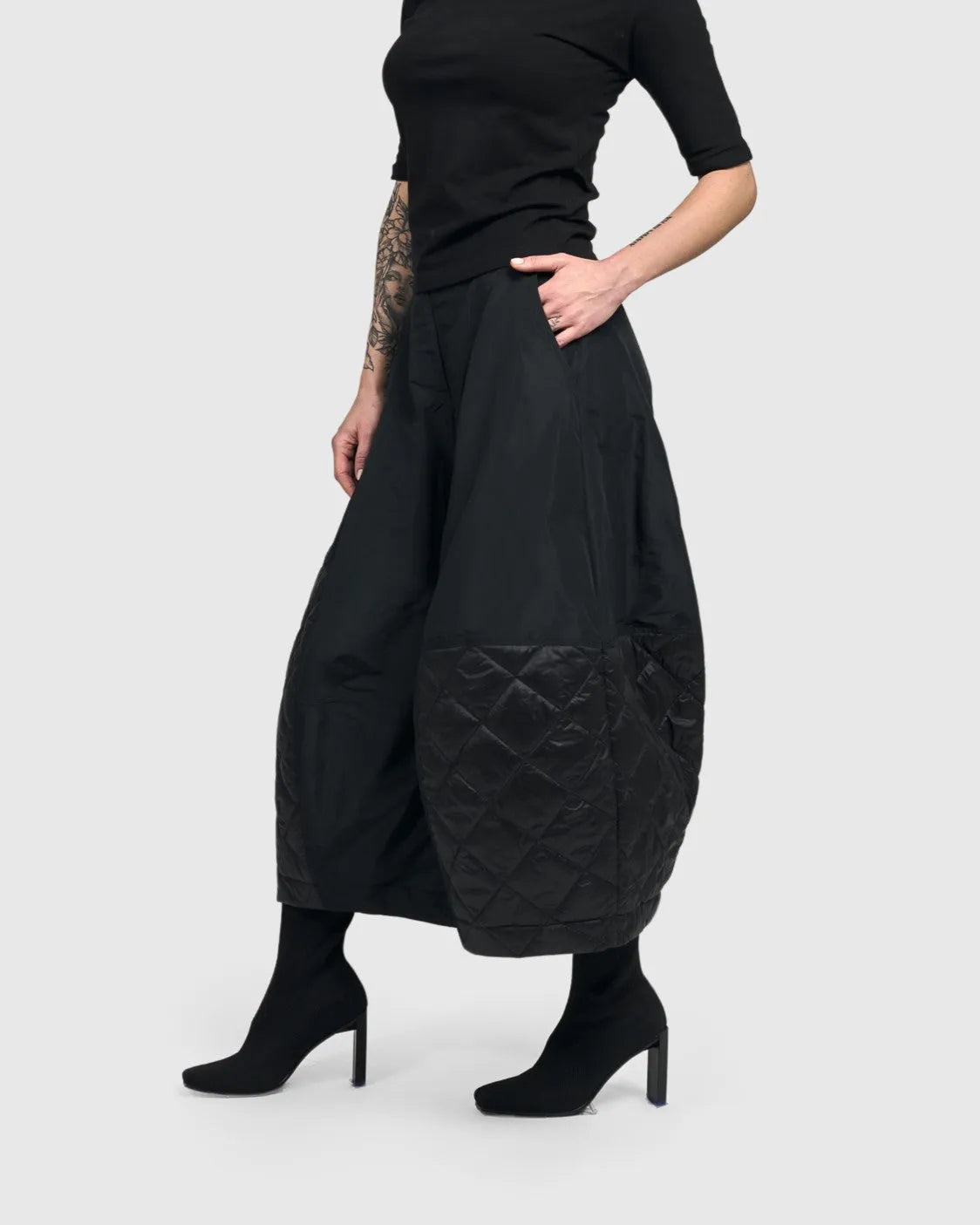 Urban Omega Balloon Pants, Black – Alembika U.S.