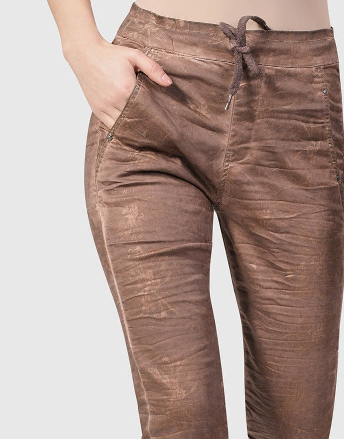 Distressed Iconic Stretch Jeans, Brown Wash