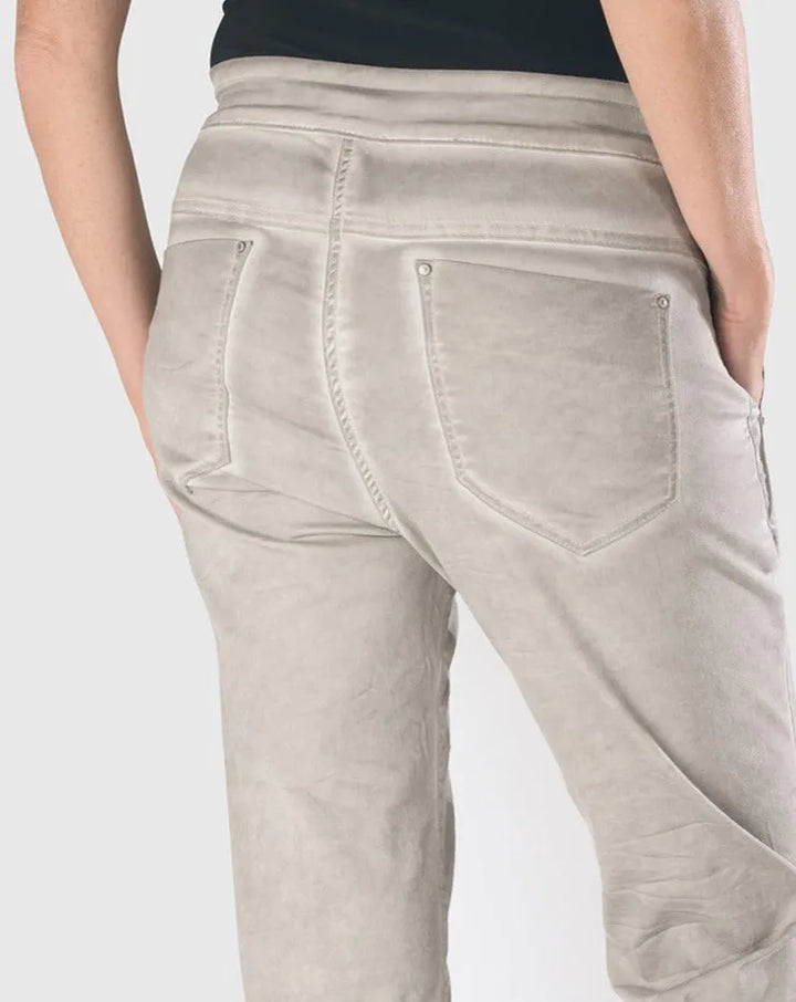 Distressed Iconic Stretch Jeans, Grey Wash