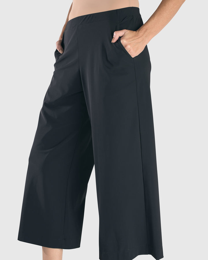 Essential Tekbika Cute Crop Pants, Black